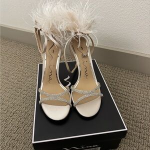 Nina Size 8 ivory heels with crystal and feathers
